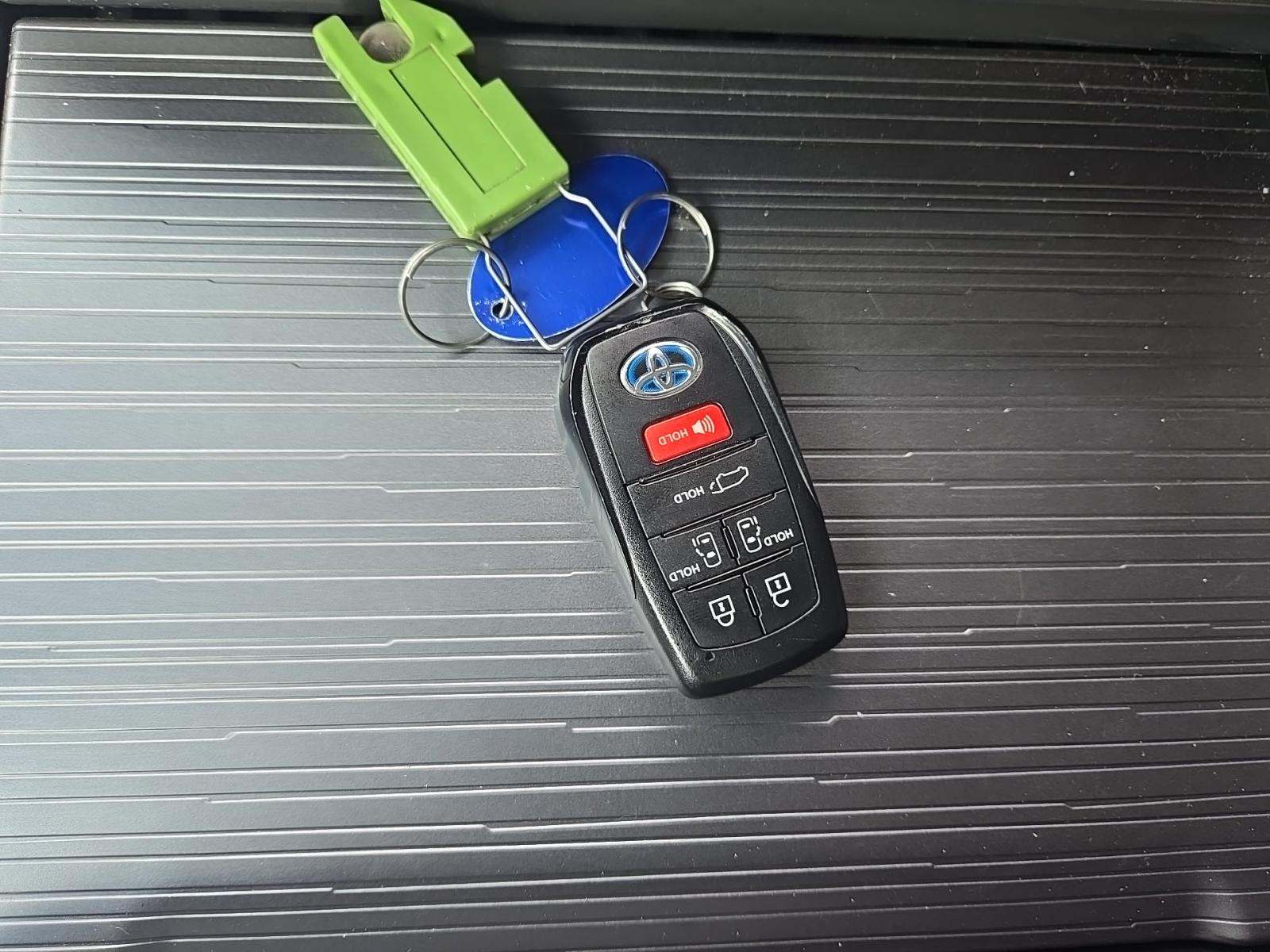 2025 Toyota Sienna XLE FWD