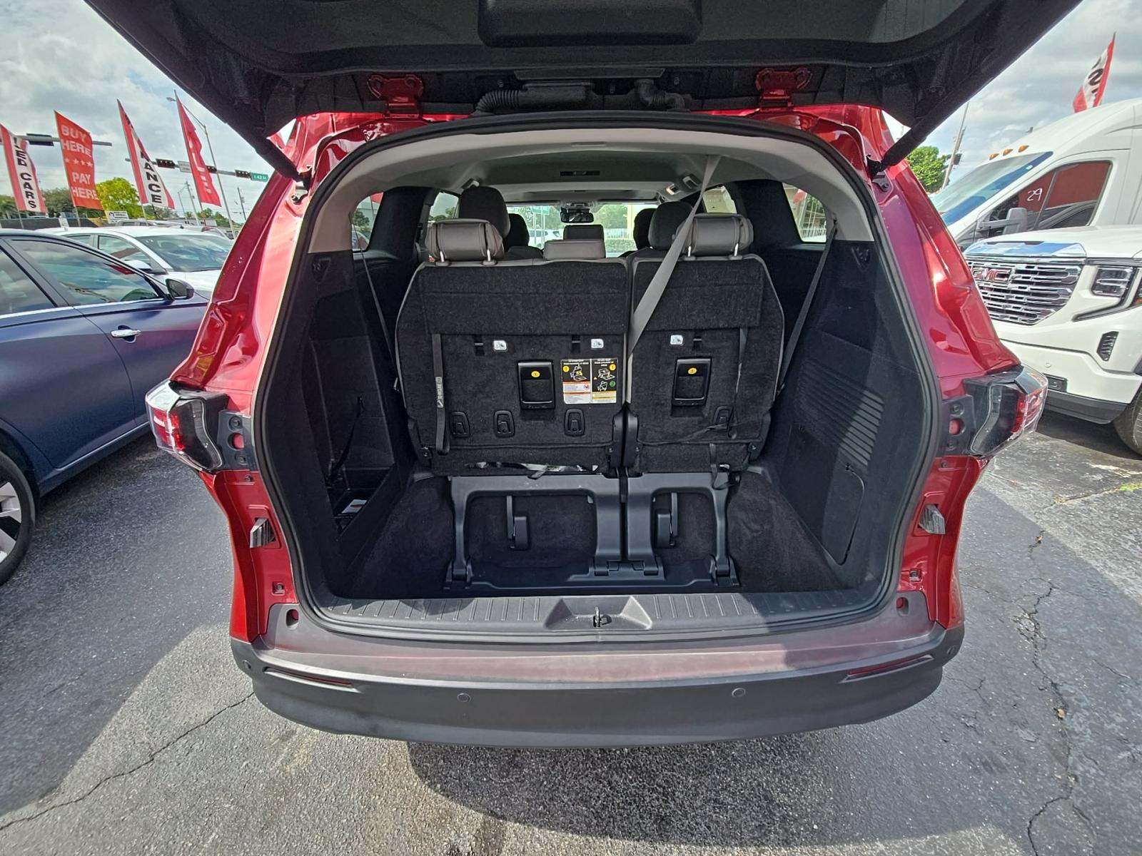 2025 Toyota Sienna XLE FWD