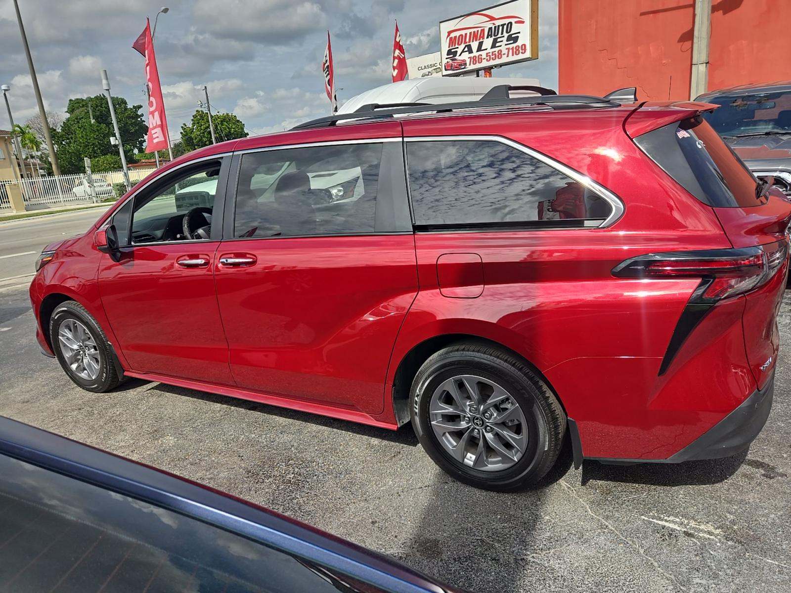 2025 Toyota Sienna XLE FWD