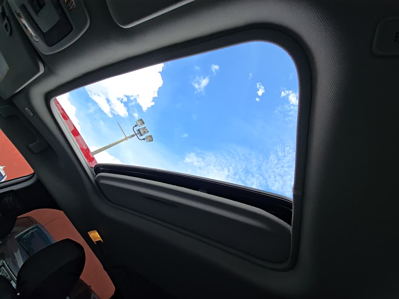 2025 Toyota Sienna XLE FWD