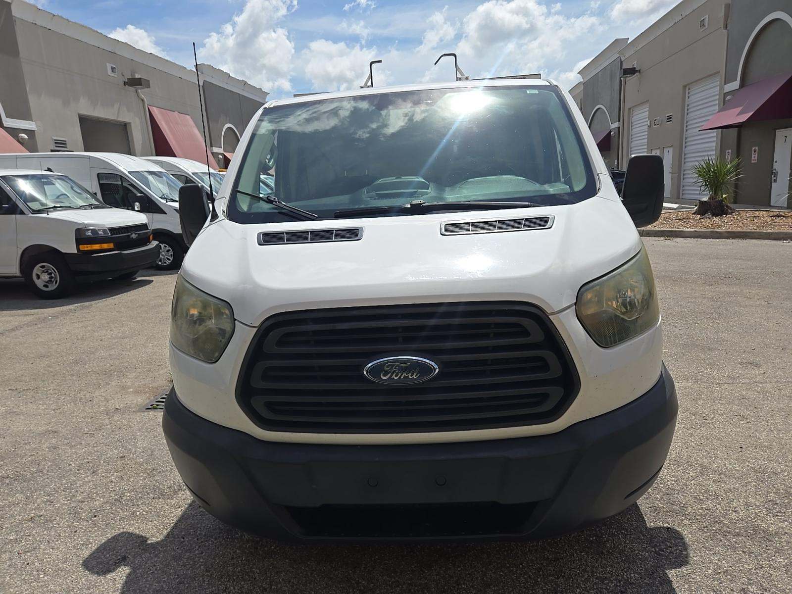 FORD TRANSIT 250 - 1