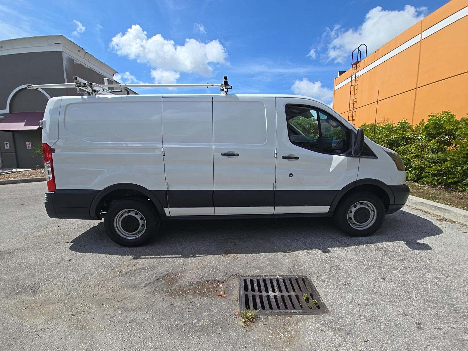 FORD TRANSIT 250 - 4