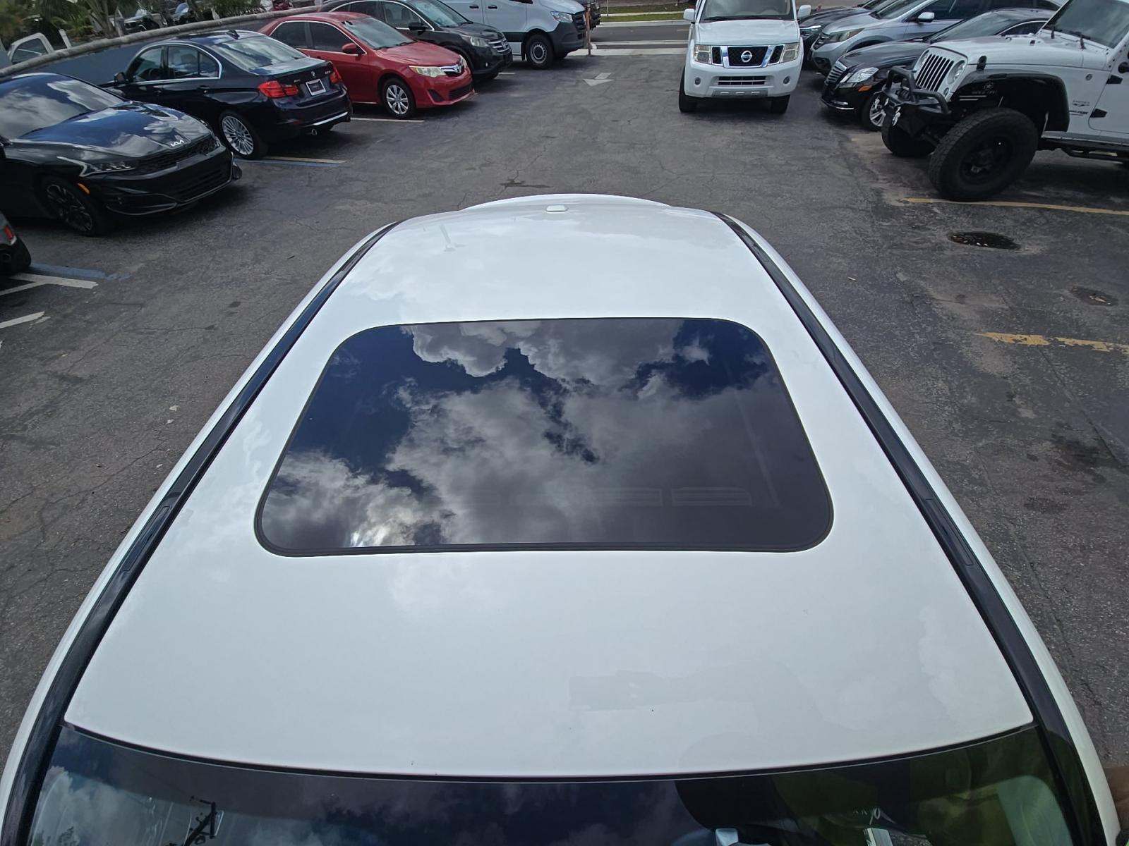 MERCEDES-BENZ E-CLASS - 8