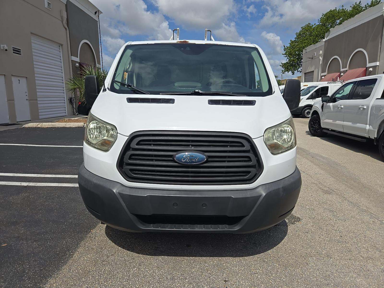 FORD TRANSIT 250 - 1