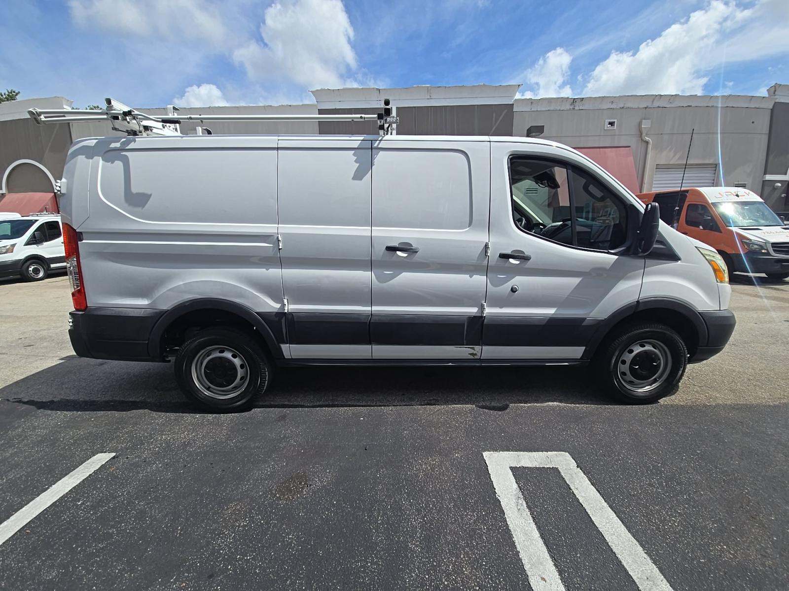 FORD TRANSIT 250 - 4