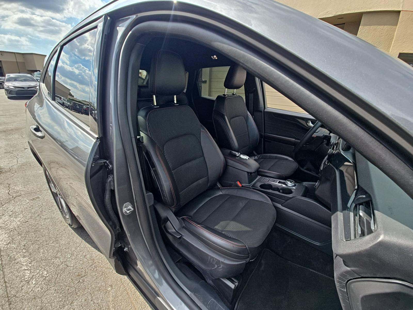 2025 Ford Escape ST-Line Select AWD