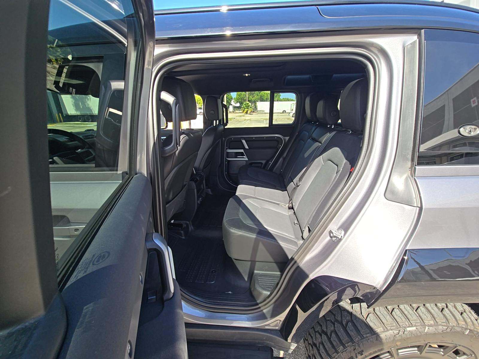 2023 Land Rover Defender 110 X-Dynamic SE AWD