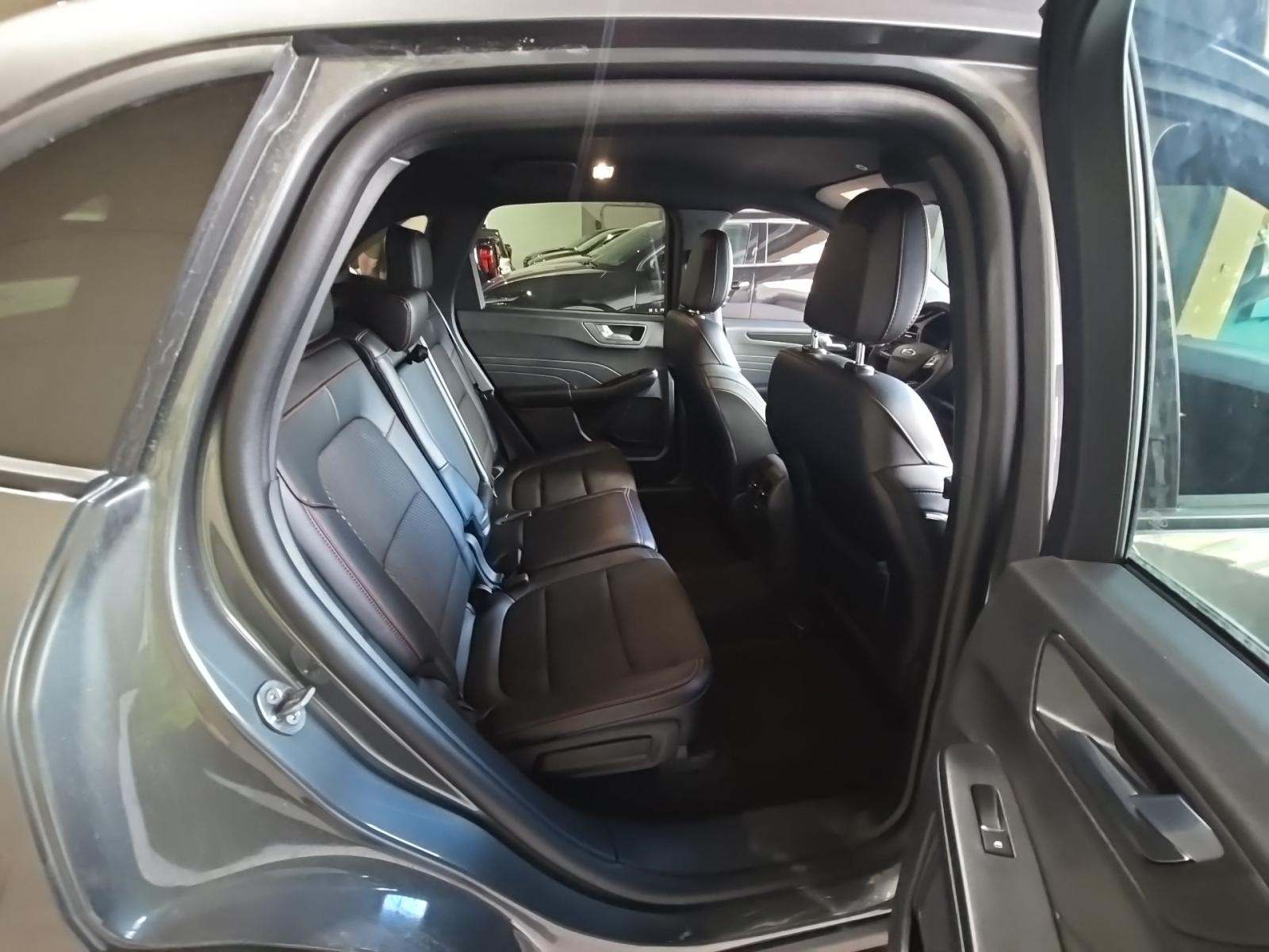 2025 Ford Escape ST-Line Select AWD