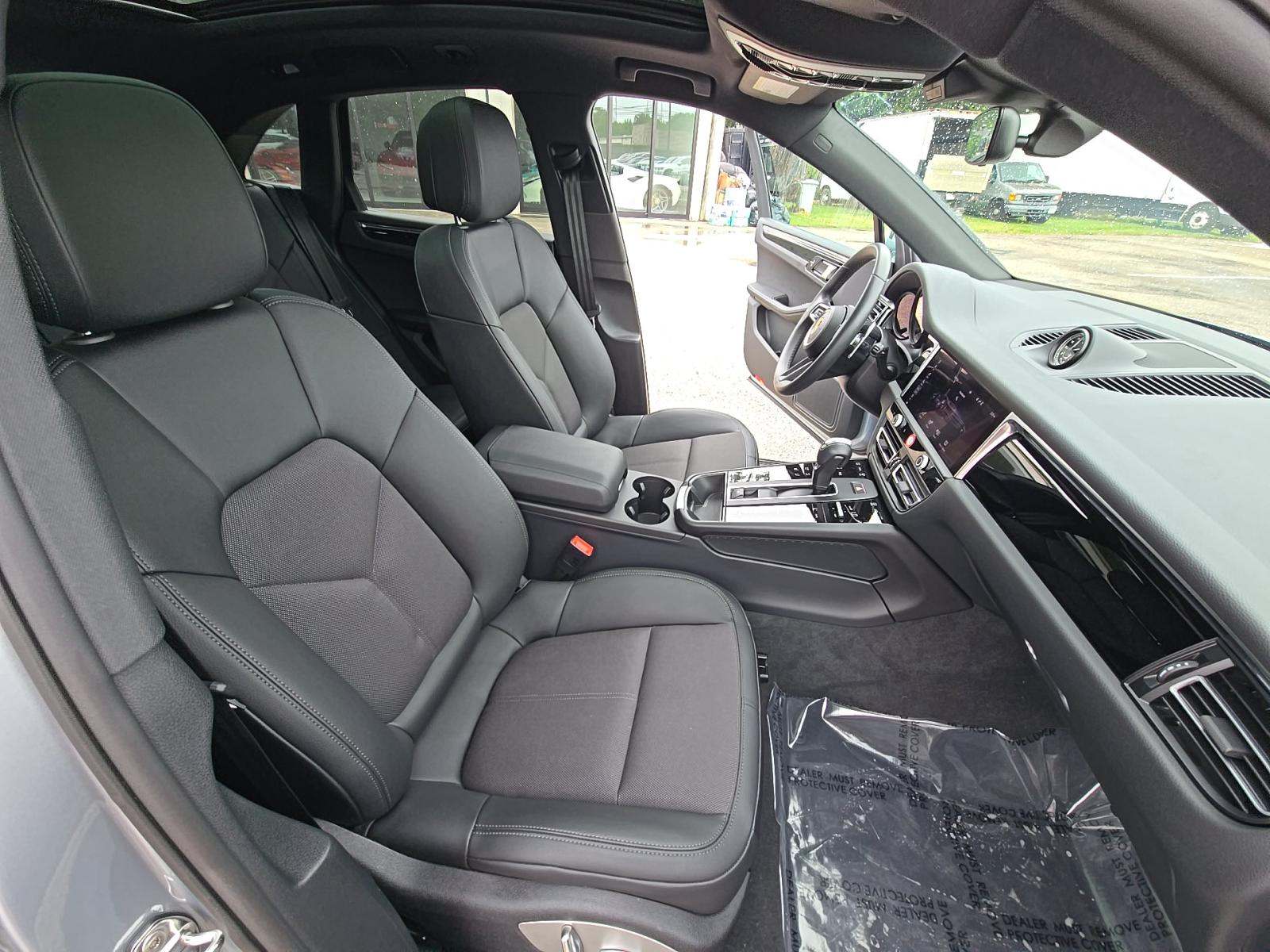 2025 Porsche Macan Base AWD
