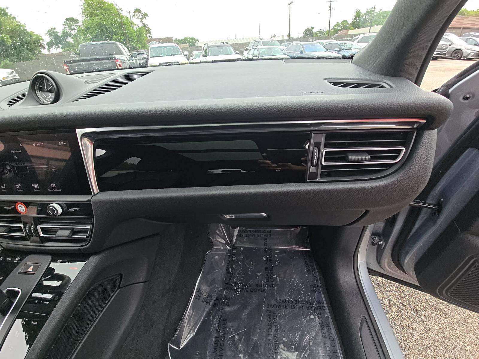 2025 Porsche Macan Base AWD