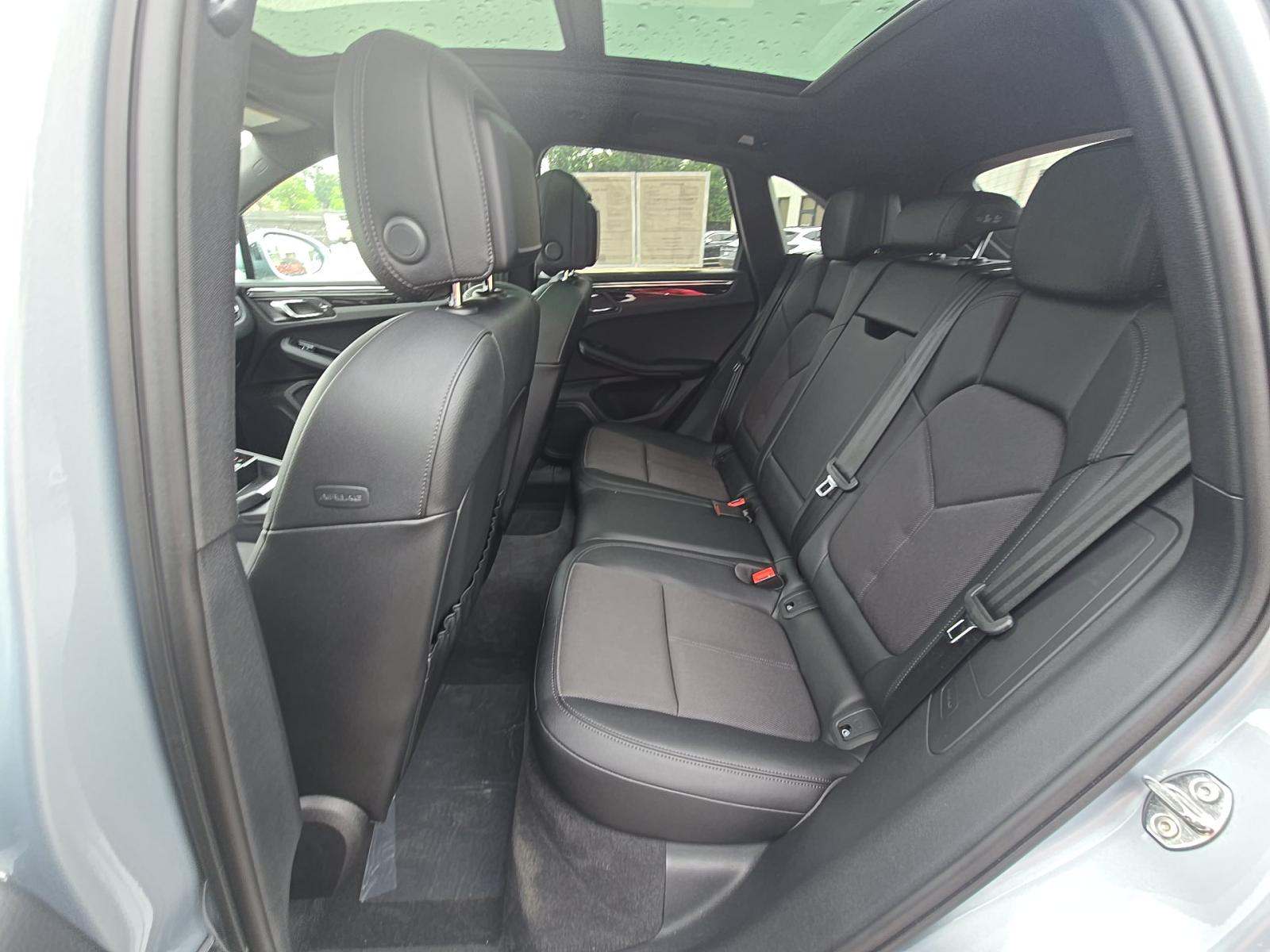 2025 Porsche Macan Base AWD