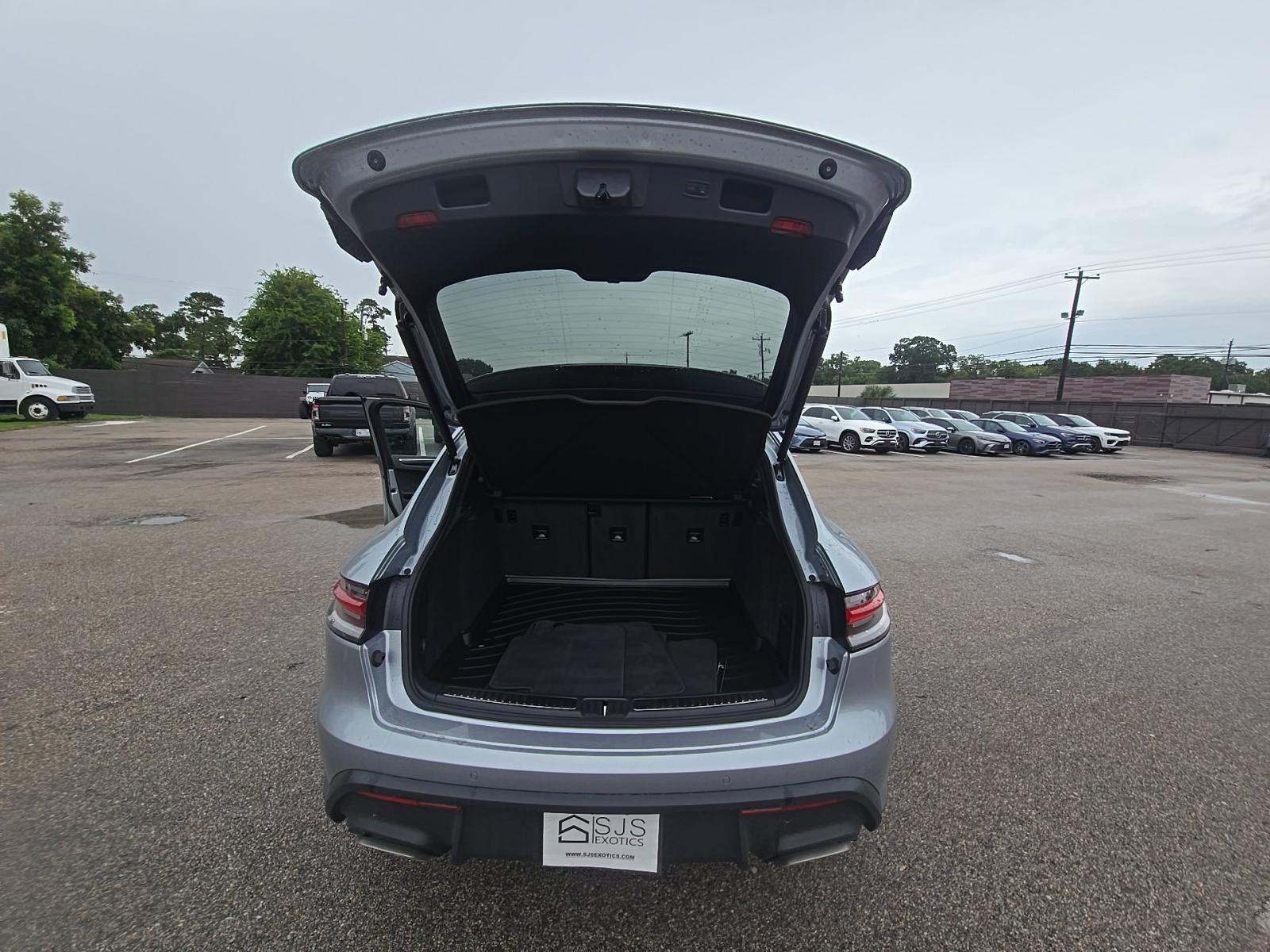 2025 Porsche Macan Base AWD