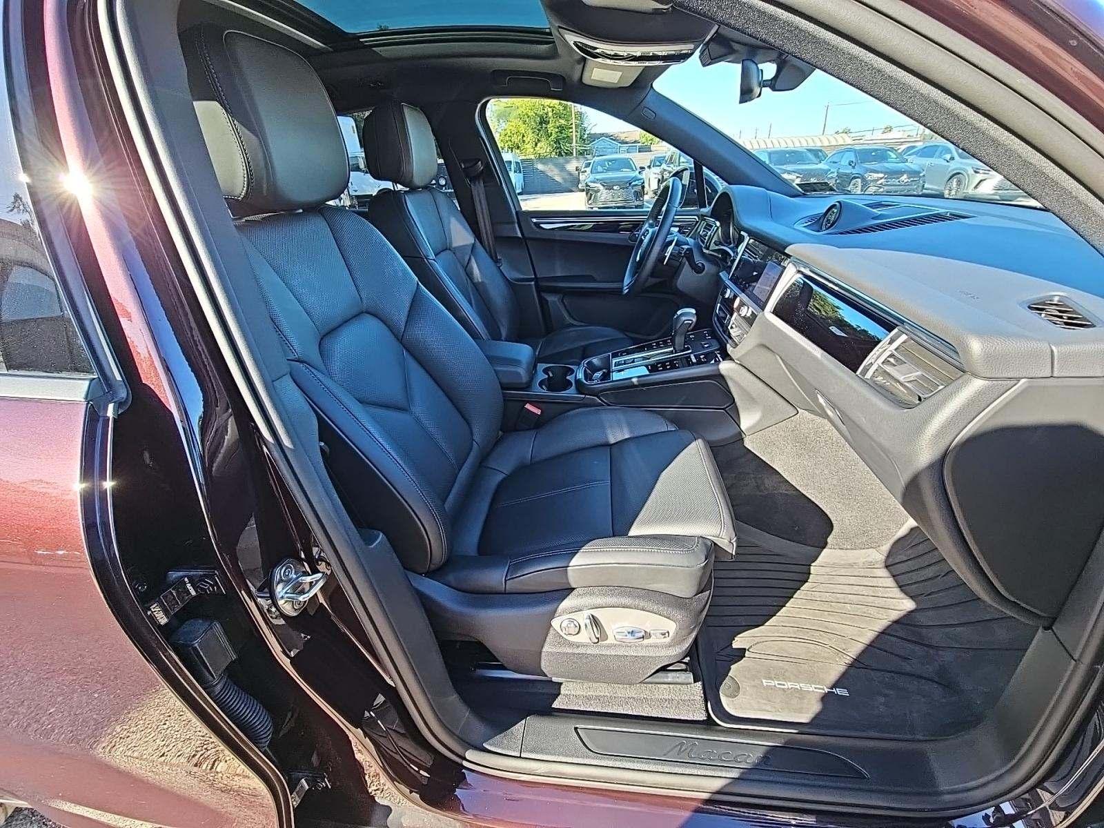 2025 Porsche Macan Base AWD