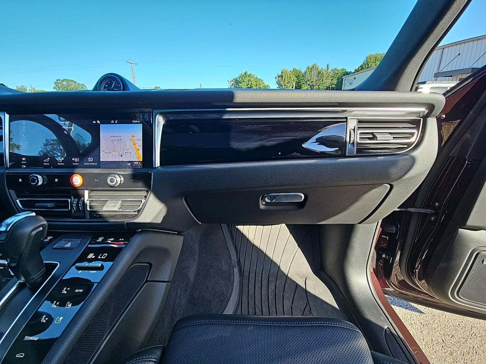 2025 Porsche Macan Base AWD