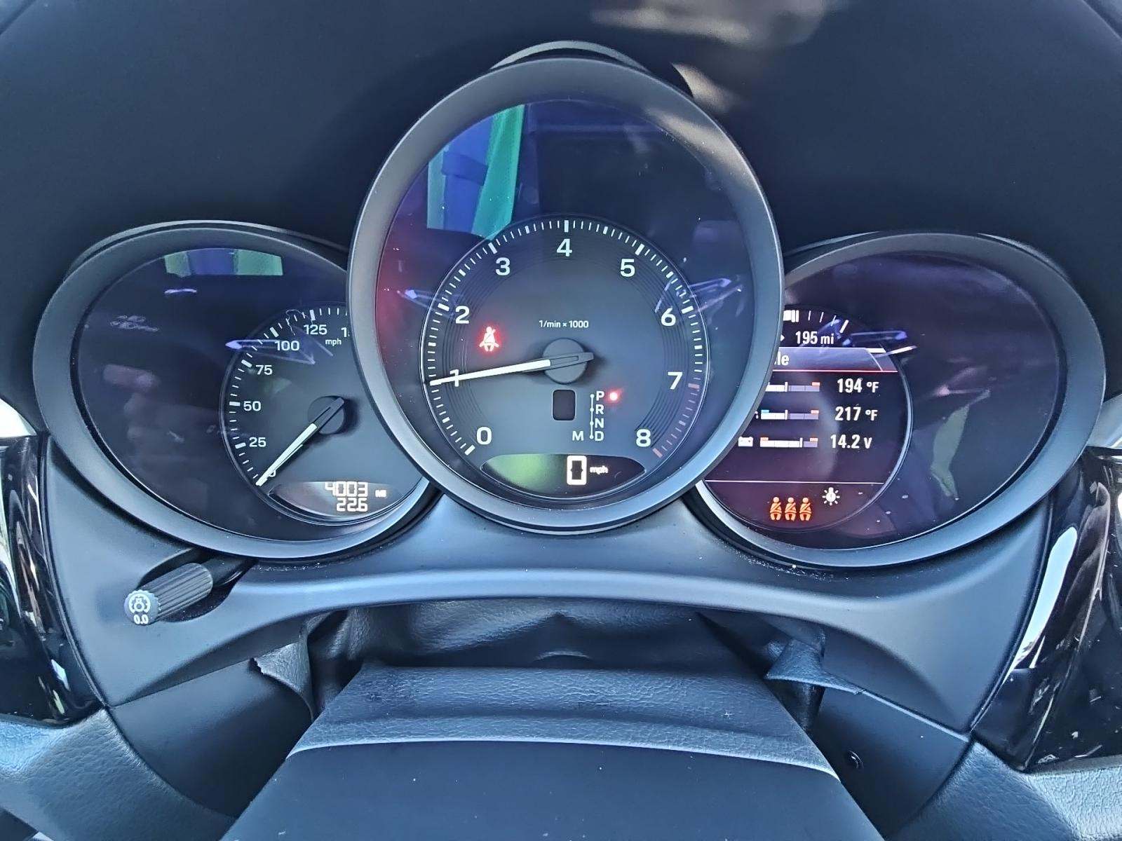 2025 Porsche Macan Base AWD