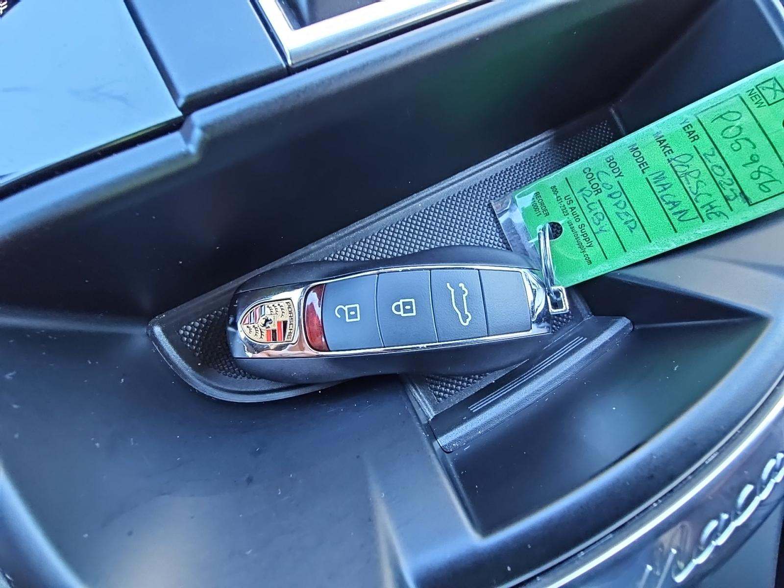 2025 Porsche Macan Base AWD