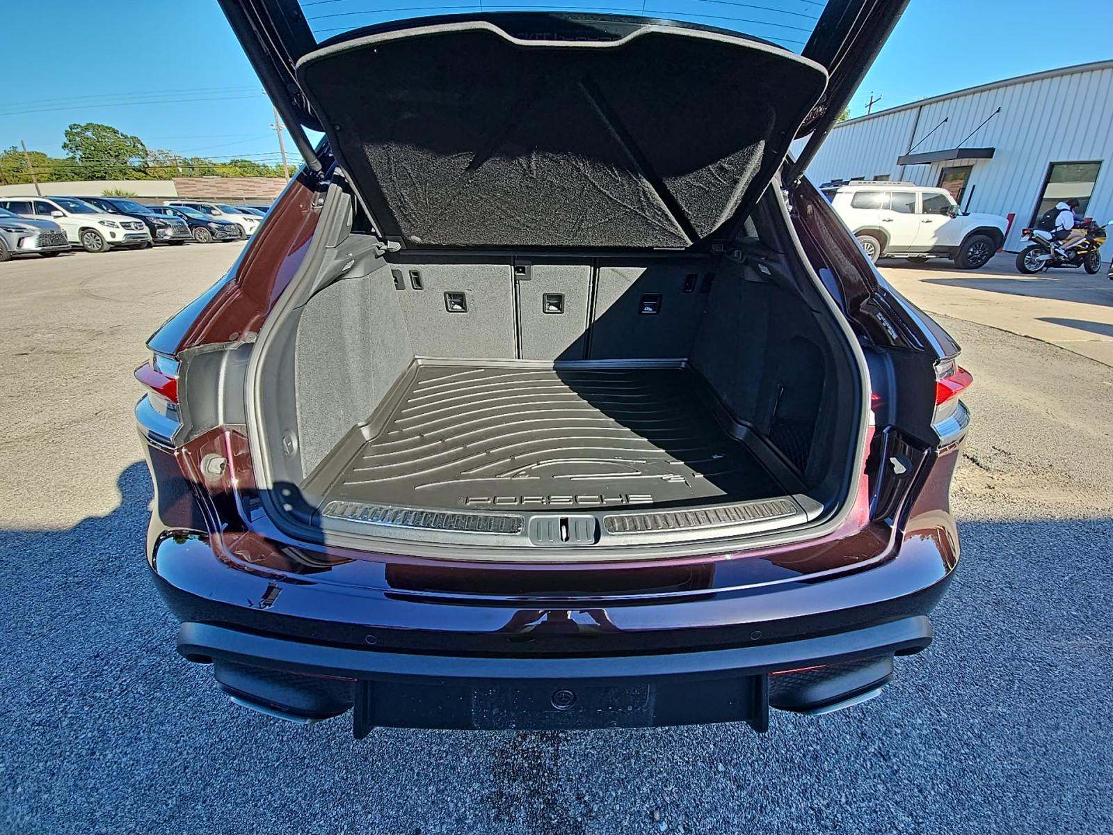 2025 Porsche Macan Base AWD