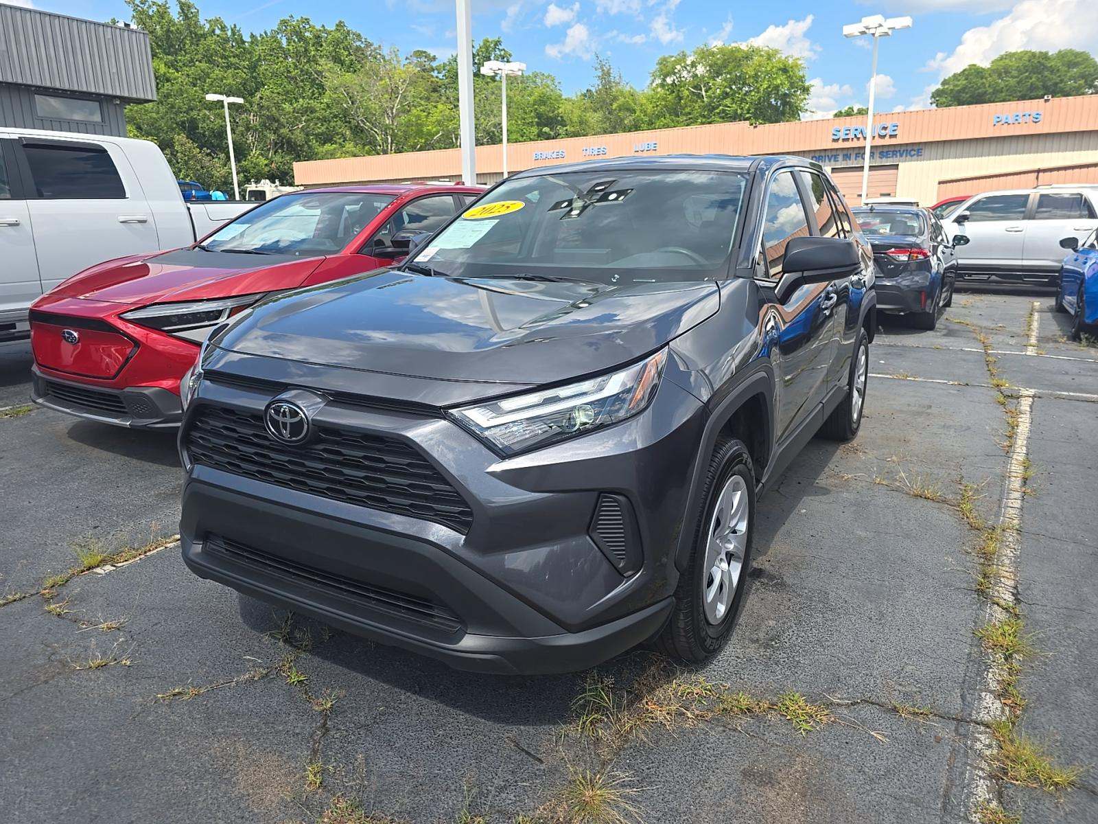 2025 Toyota RAV4 LE FWD