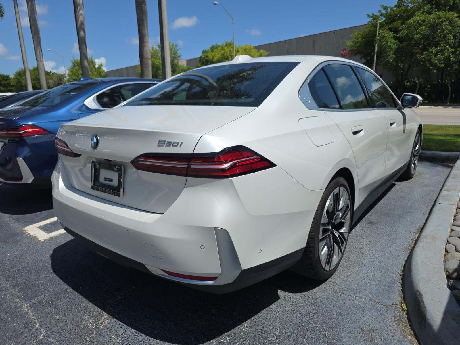 2025 BMW 5 Series 530i RWD