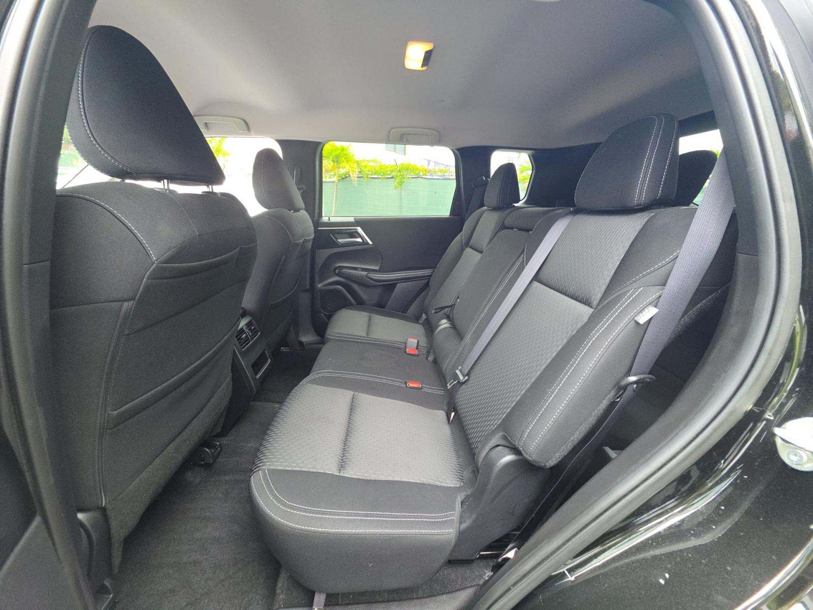 2024 Mitsubishi Outlander ES AWD