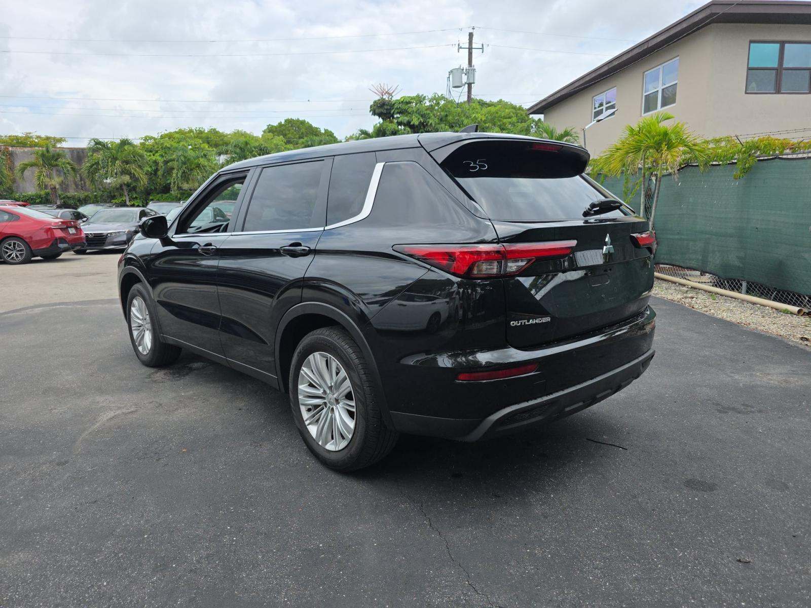 2024 Mitsubishi Outlander ES AWD