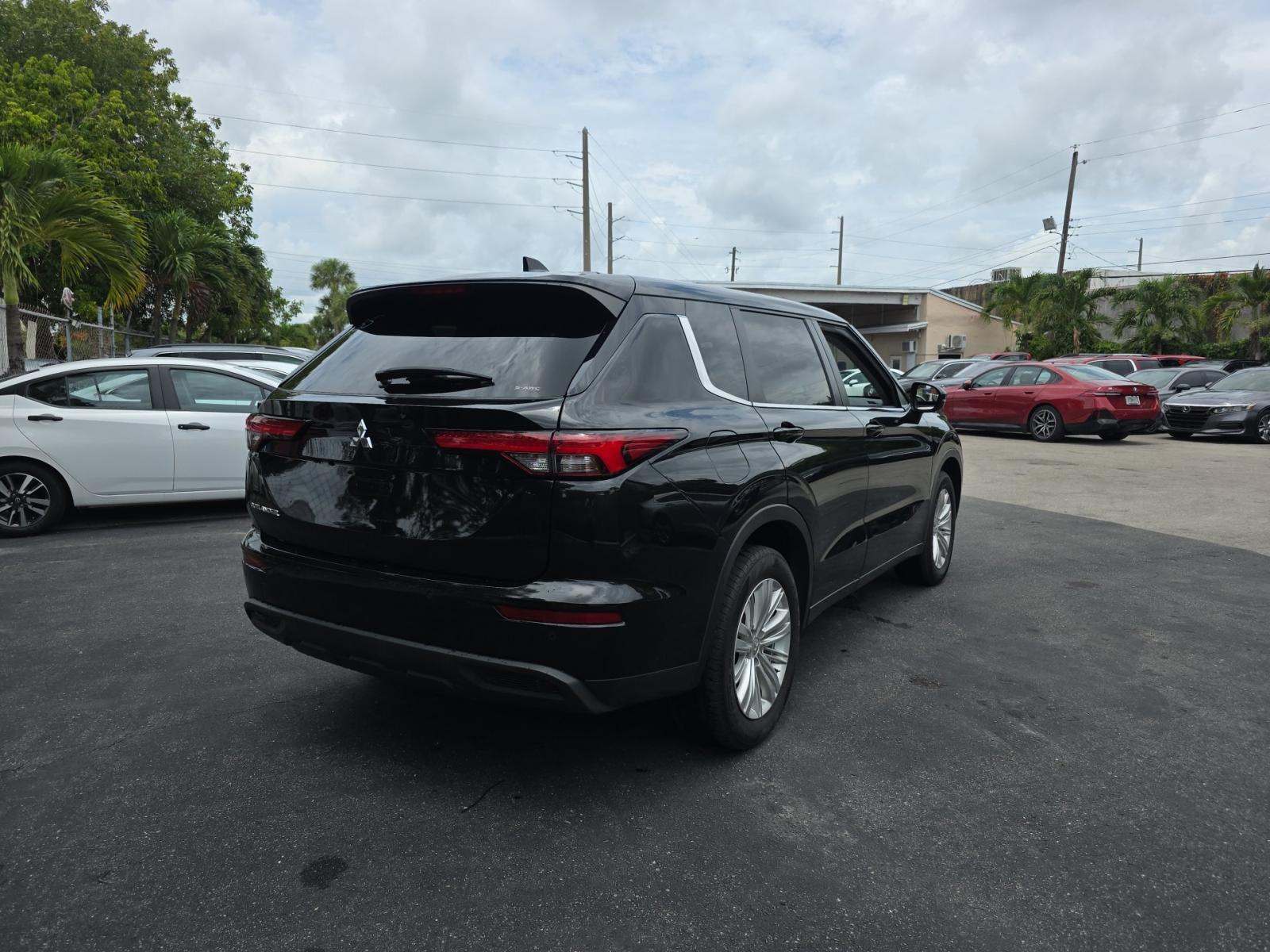 2024 Mitsubishi Outlander ES AWD