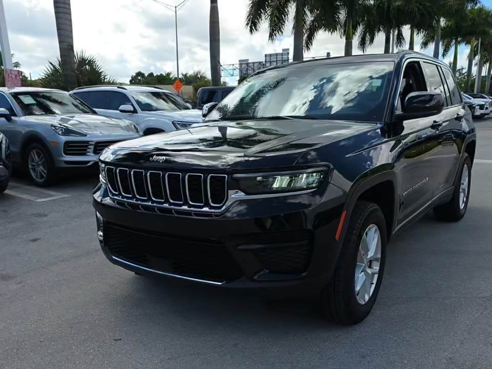 2023 Jeep Grand Cherokee Laredo AWD