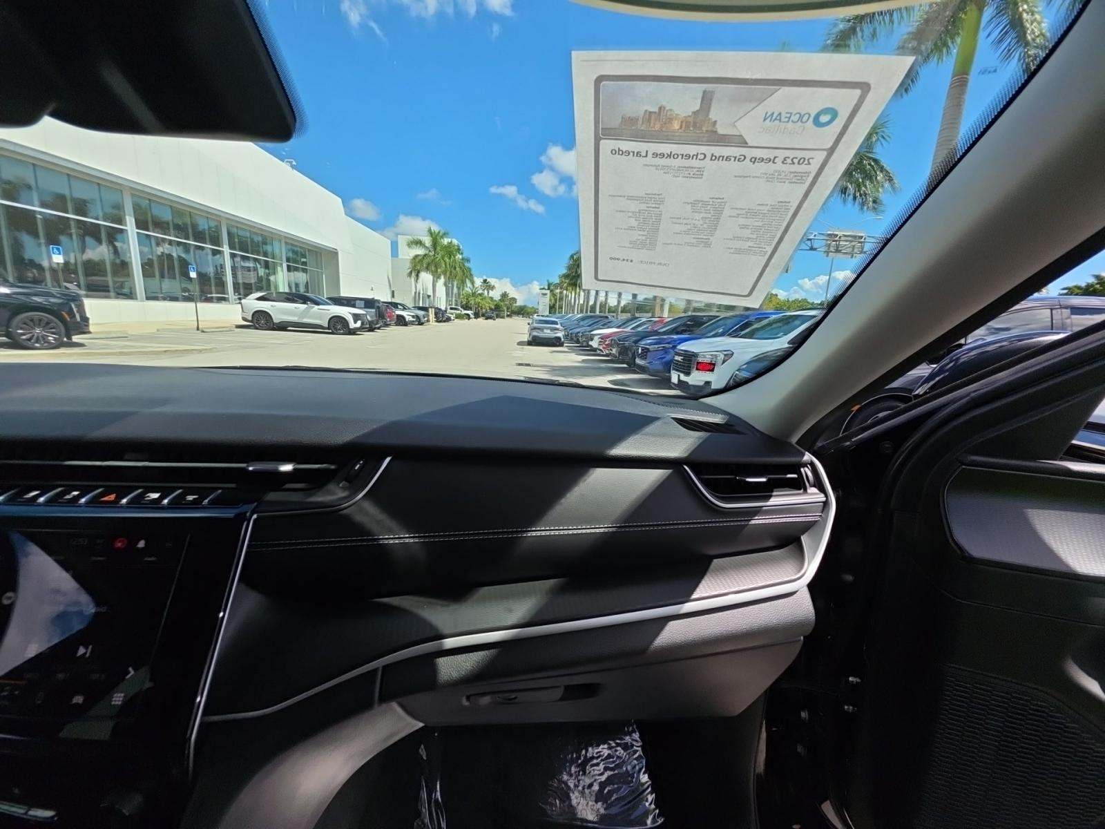 2023 Jeep Grand Cherokee Laredo AWD