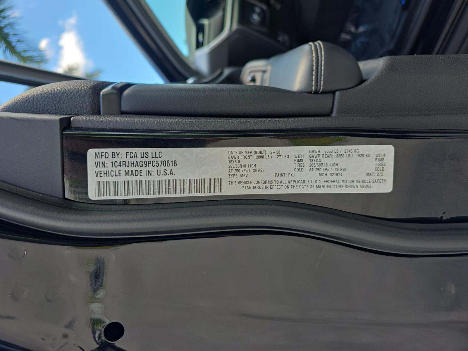 2023 Jeep Grand Cherokee Laredo AWD