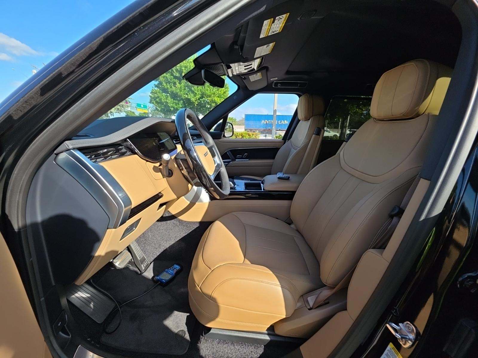 2025 Land Rover Range Rover SE LWB AWD