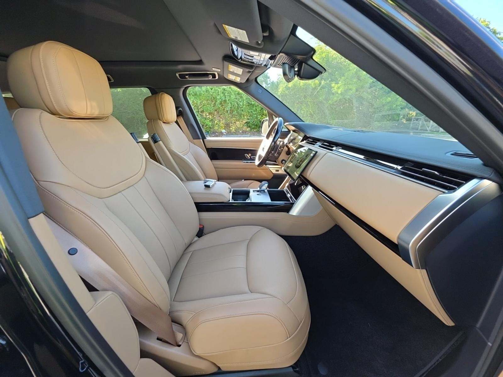 2025 Land Rover Range Rover SE LWB AWD