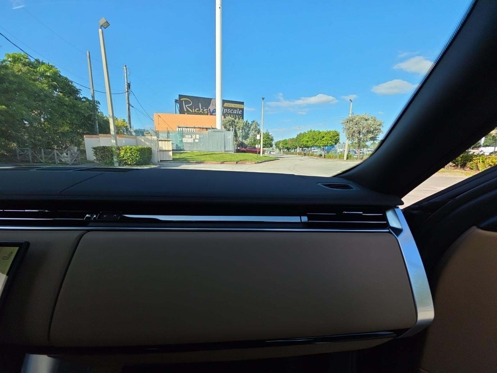 2025 Land Rover Range Rover SE LWB AWD