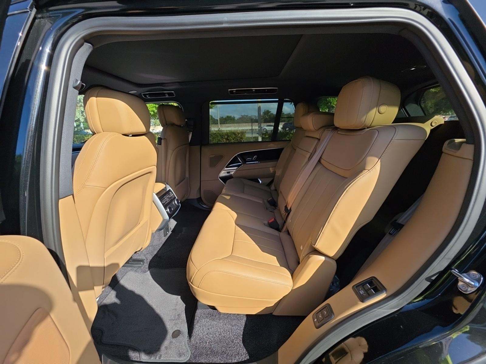 2025 Land Rover Range Rover SE LWB AWD