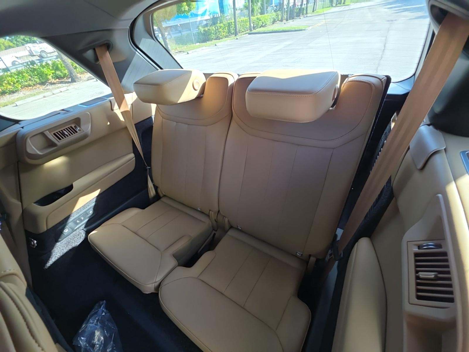 2025 Land Rover Range Rover SE LWB AWD