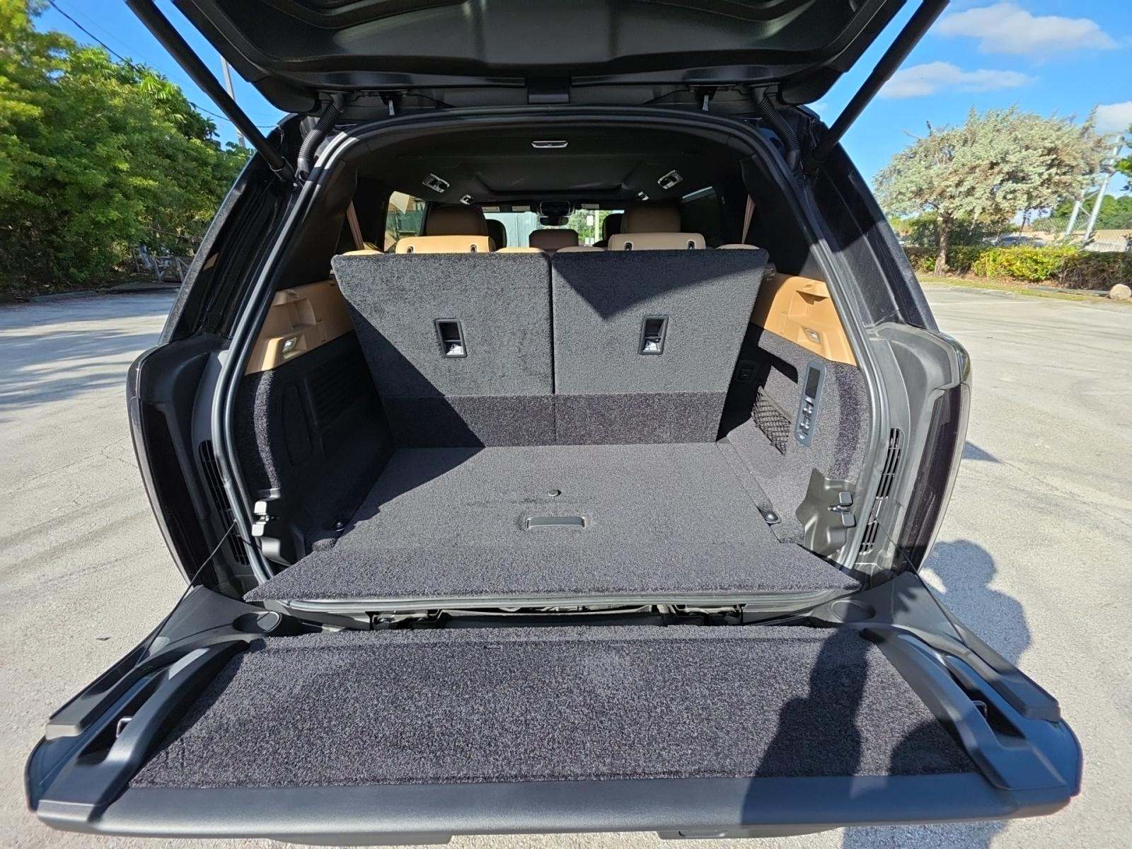 2025 Land Rover Range Rover SE LWB AWD