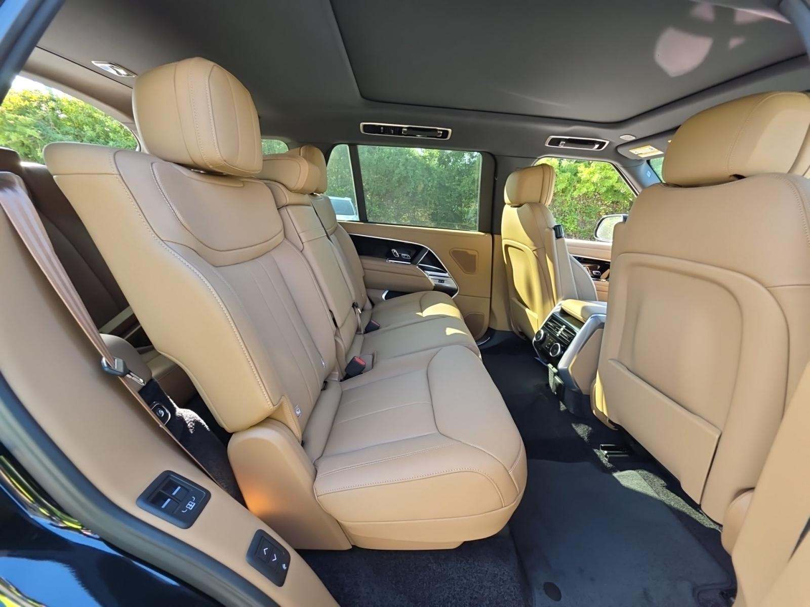 2025 Land Rover Range Rover SE LWB AWD