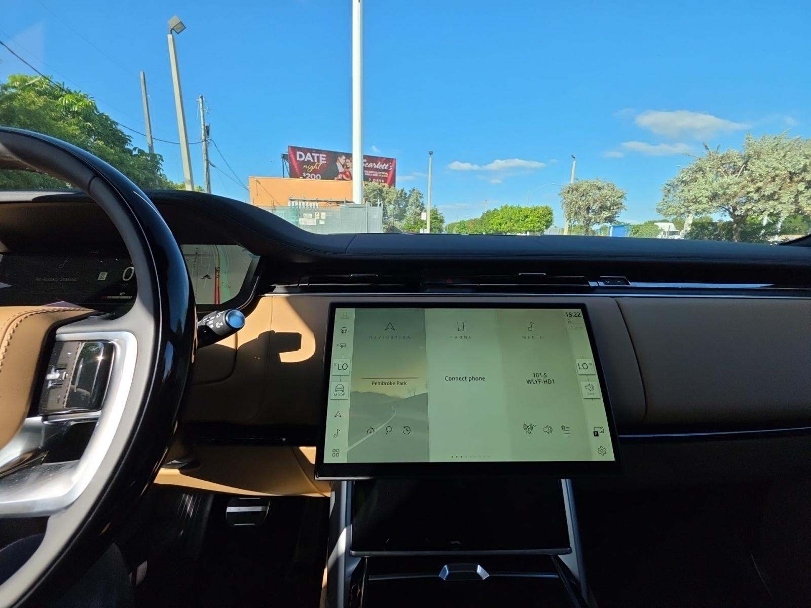 2025 Land Rover Range Rover SE LWB AWD