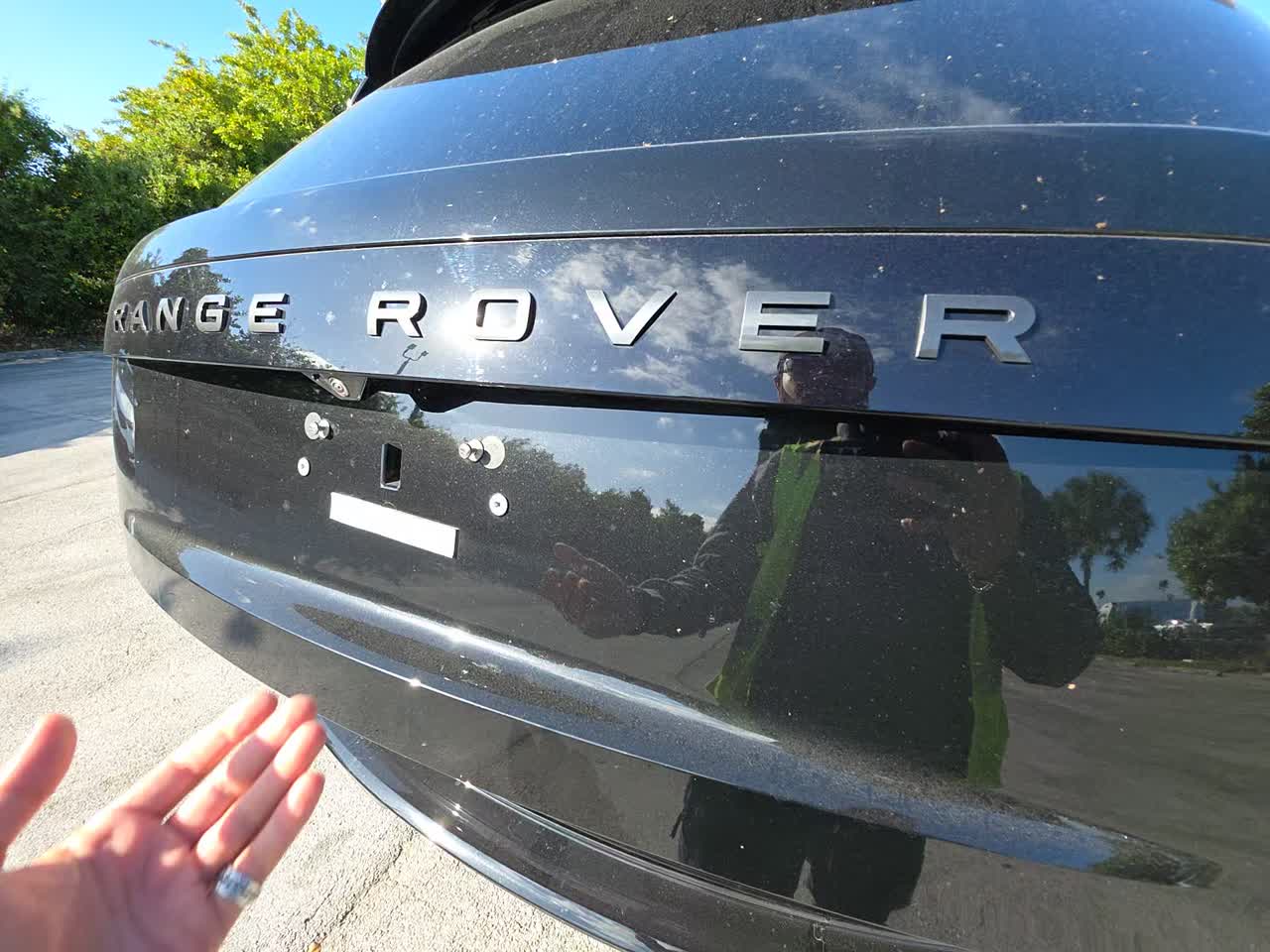 2025 Land Rover Range Rover SE LWB AWD