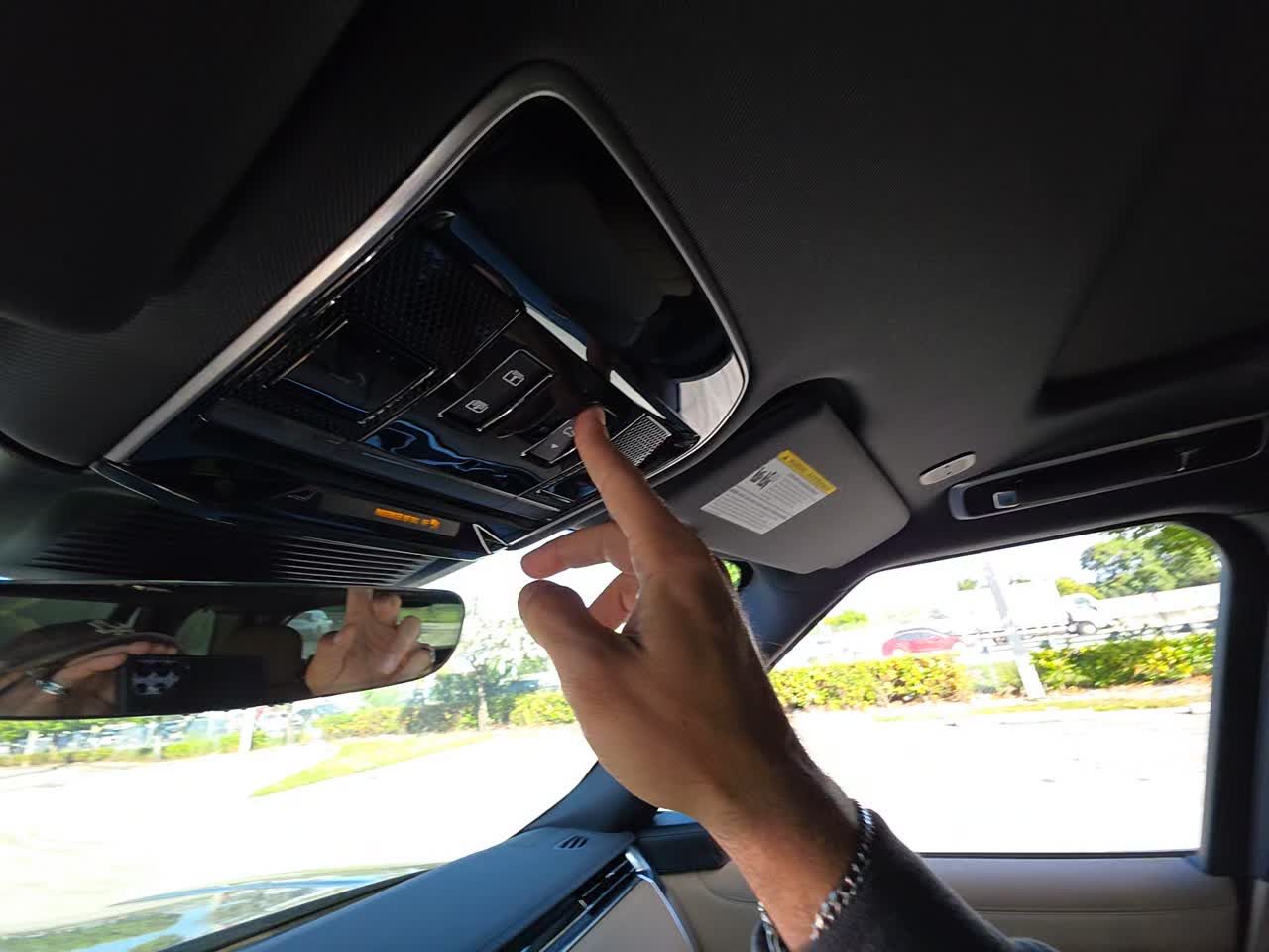 2025 Land Rover Range Rover SE LWB AWD