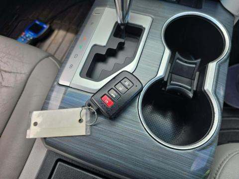 2014 Toyota Camry Hybrid XLE FWD