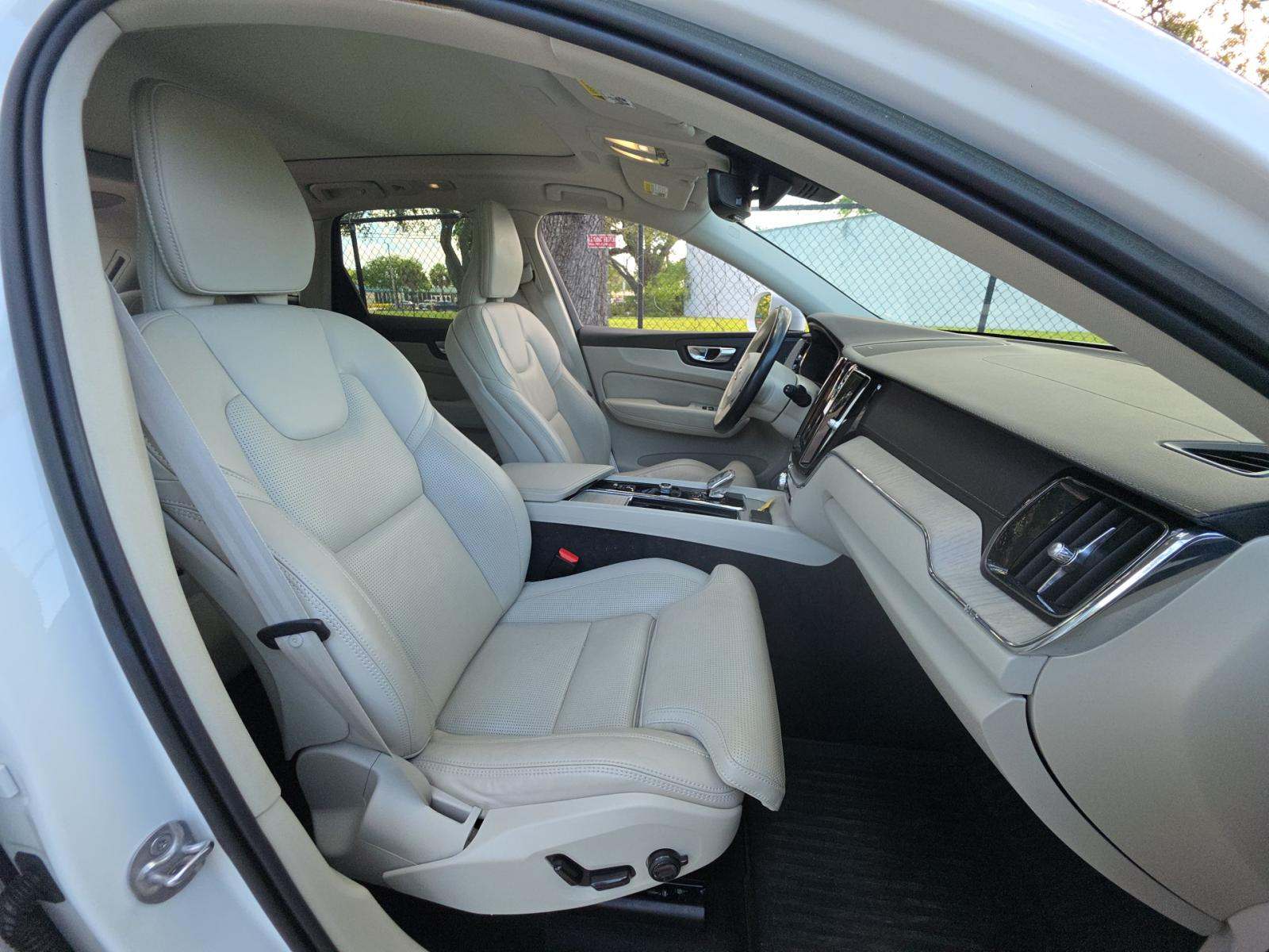 2023 Volvo XC60 B6 Ultimate AWD