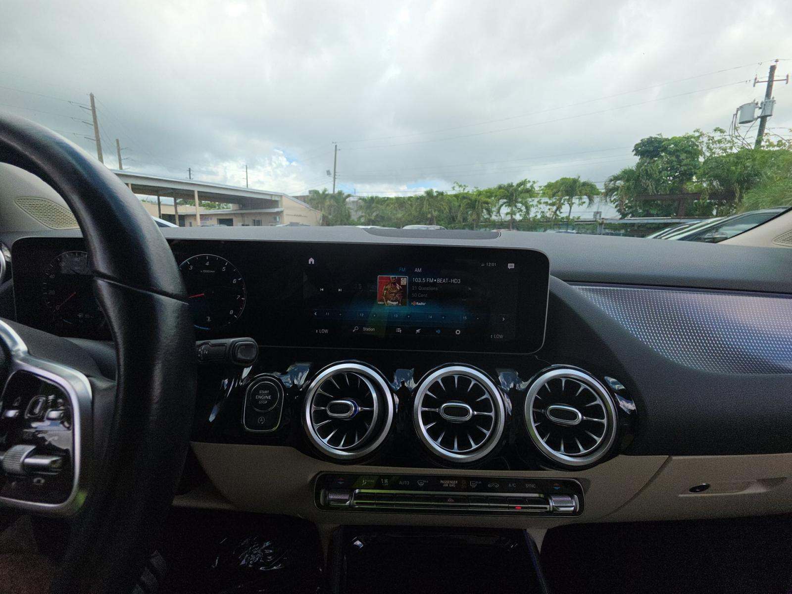 MERCEDES-BENZ GLA-CLASS - 10