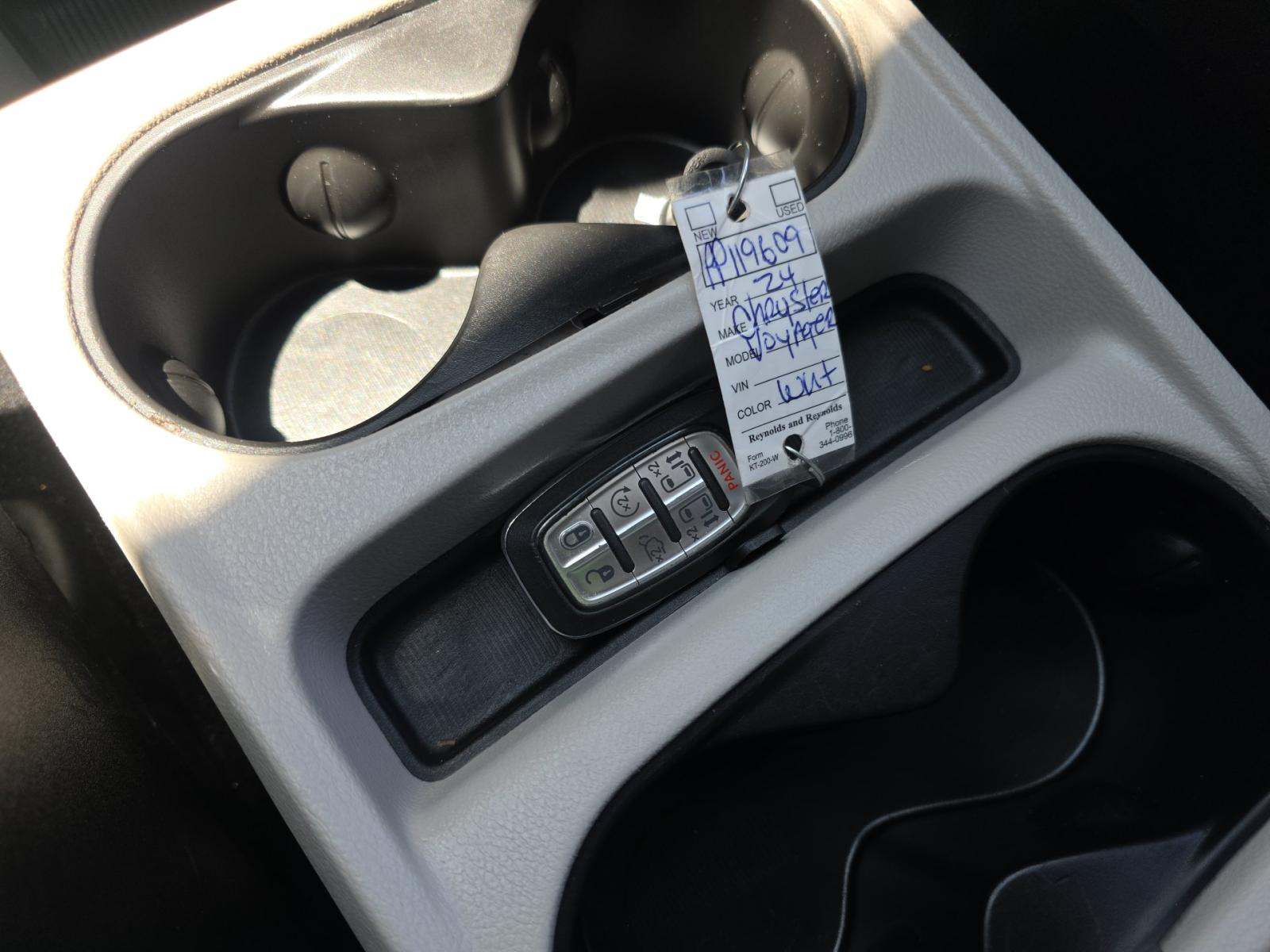 CHRYSLER VOYAGER - 8