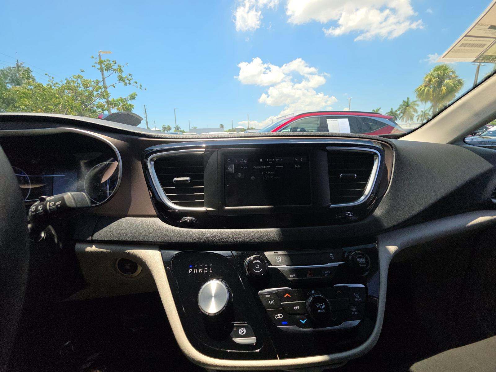 CHRYSLER VOYAGER - 10