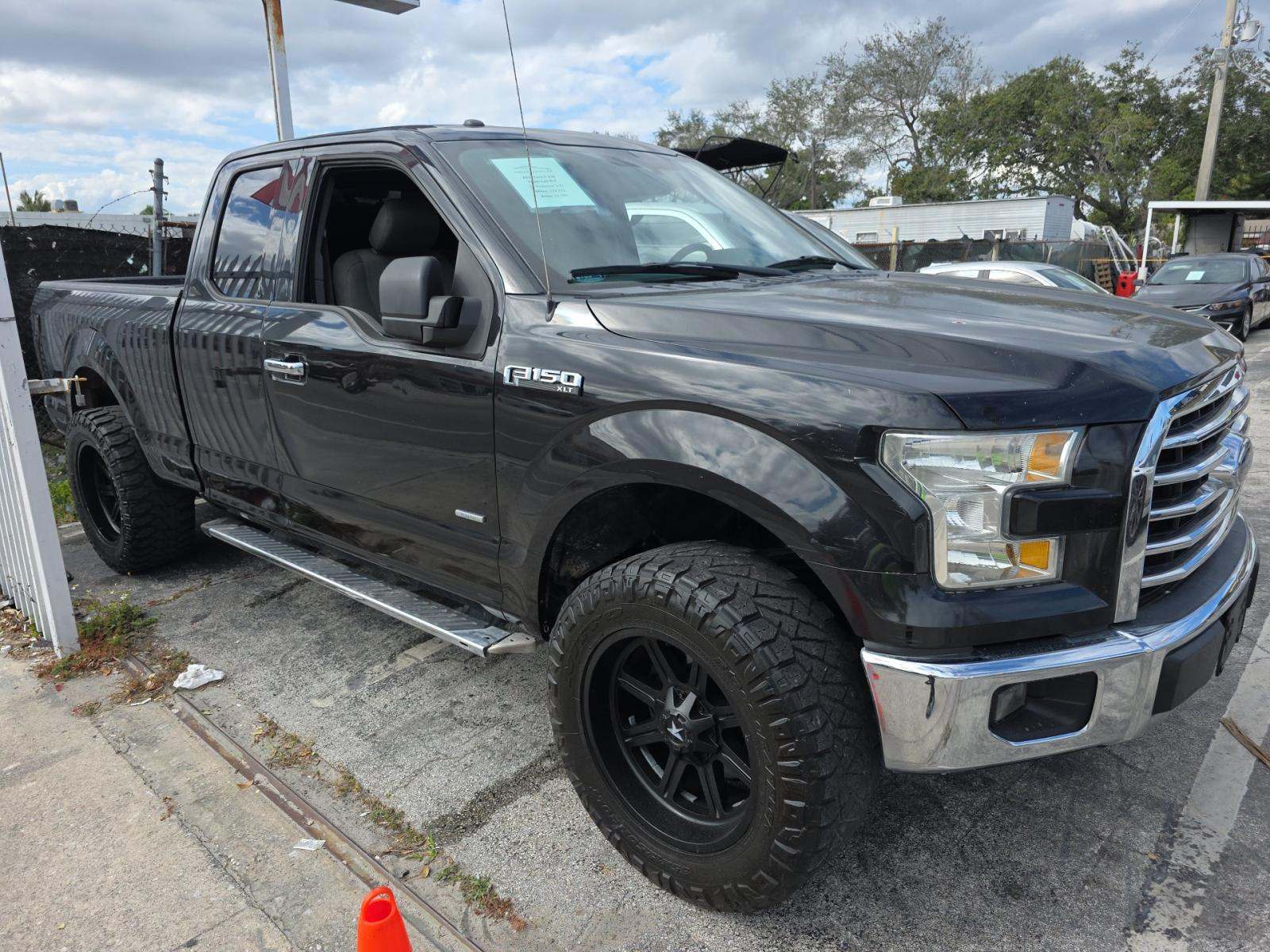 2015 Ford F-150 XLT RWD