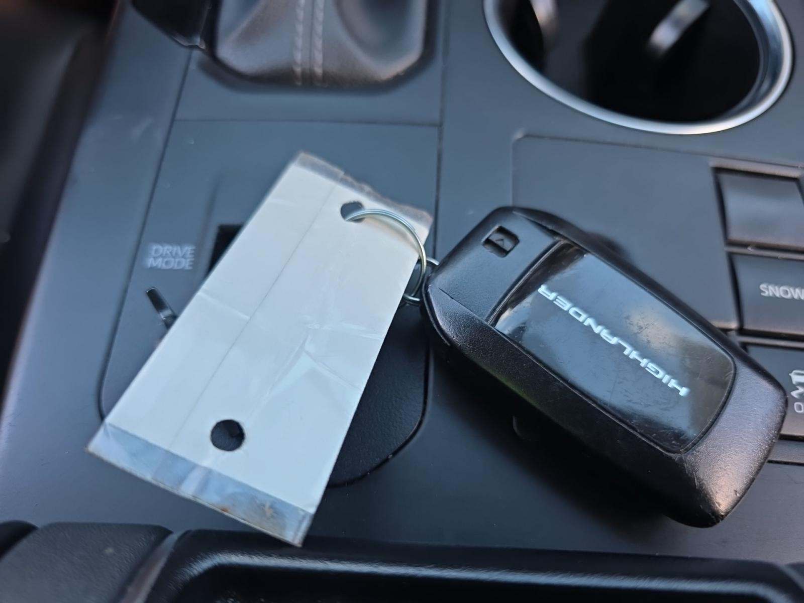 2024 Toyota Highlander XLE FWD