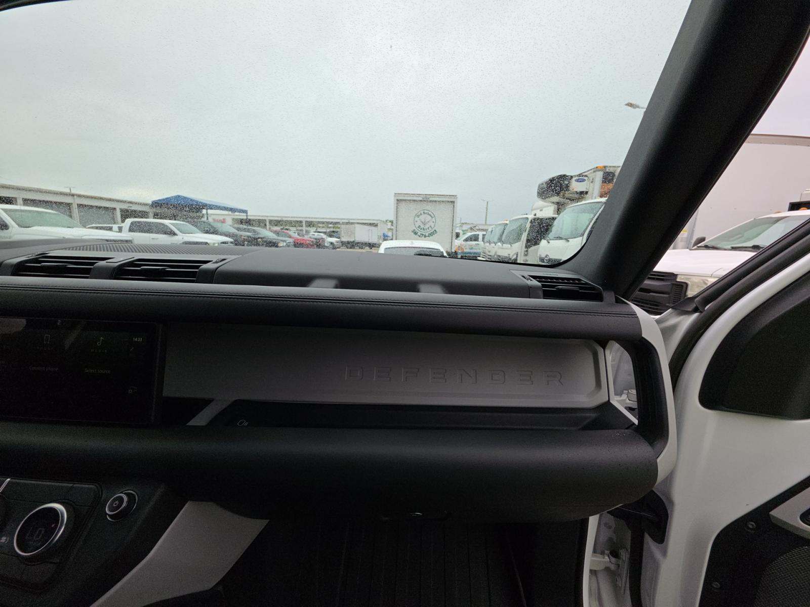 2023 Land Rover Defender 110 X-Dynamic SE AWD