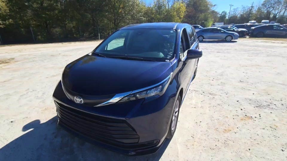 2024 Toyota Sienna LE 8-Passenger 120.5