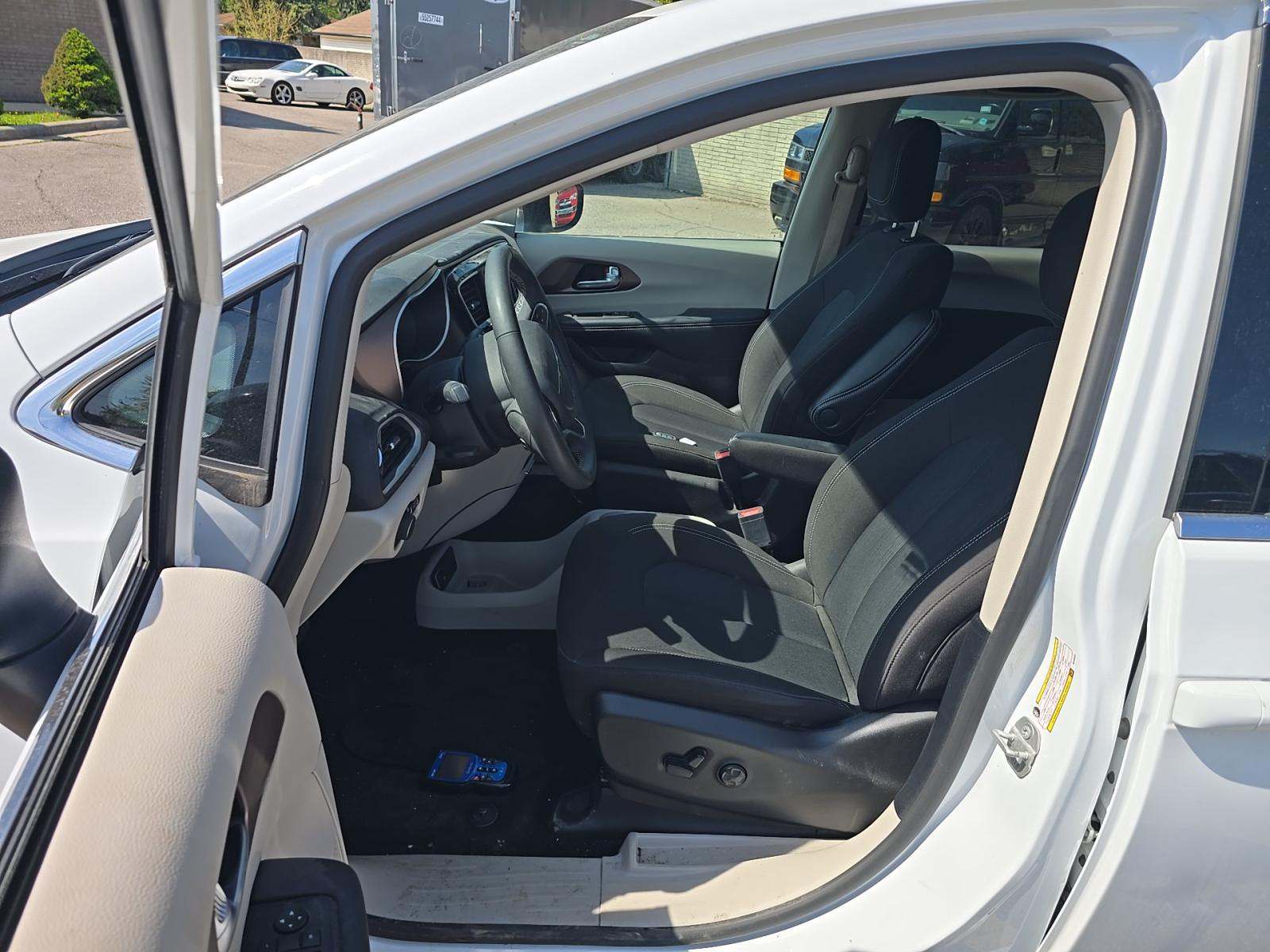 CHRYSLER VOYAGER - 2