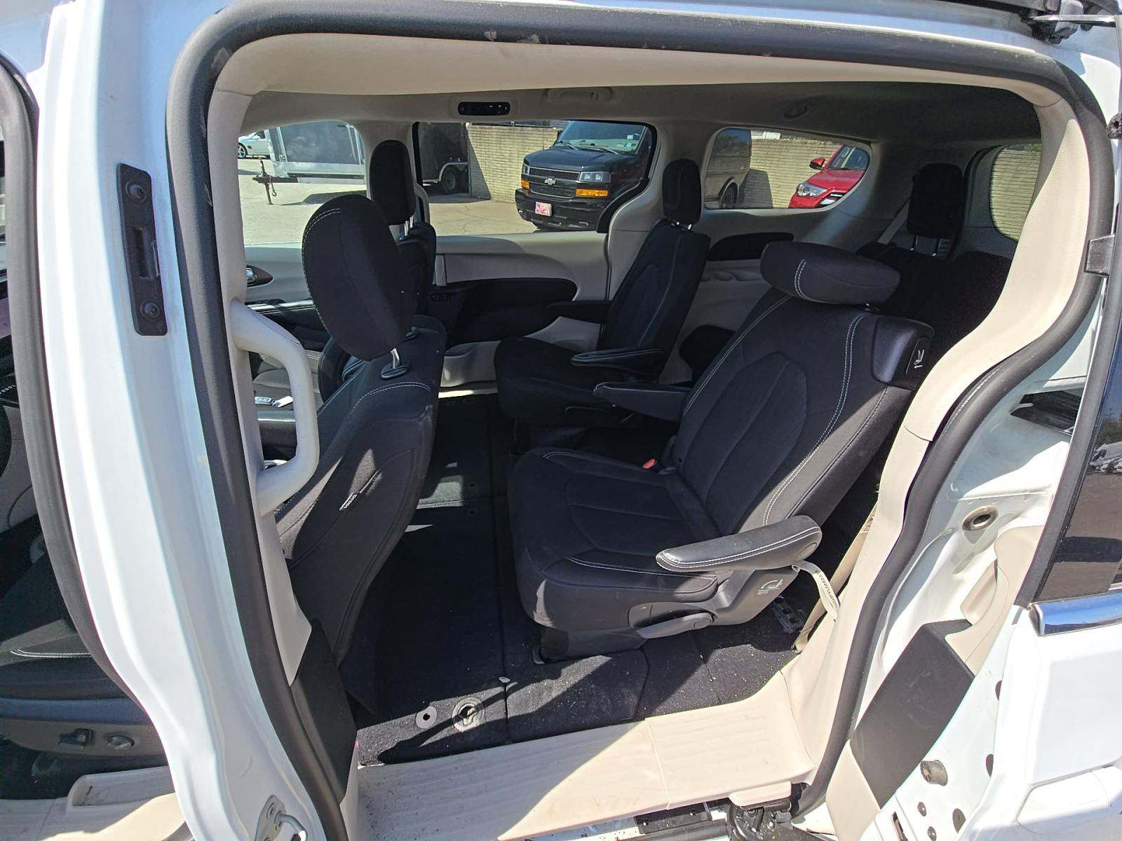 CHRYSLER VOYAGER - 9
